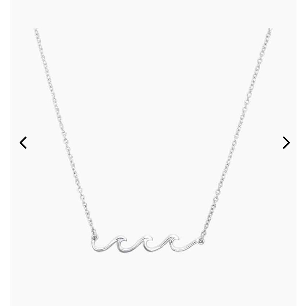 Puravida wave necklace